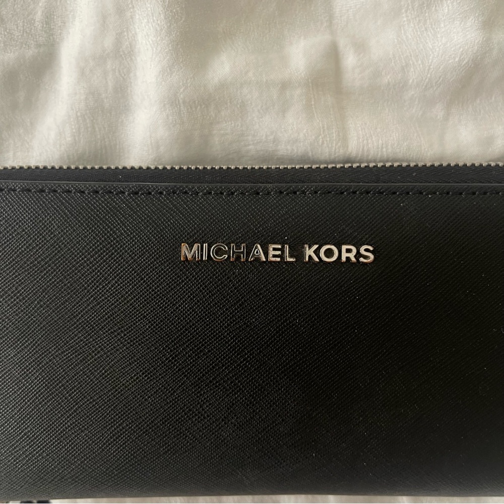 Michael Kors Wallet - Picture 4 of 4